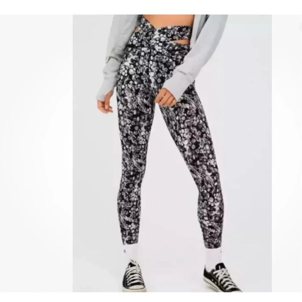 Offline by Aerie Floral Print Leggings Cross-over Cut-out Unique Yoga Exercise L